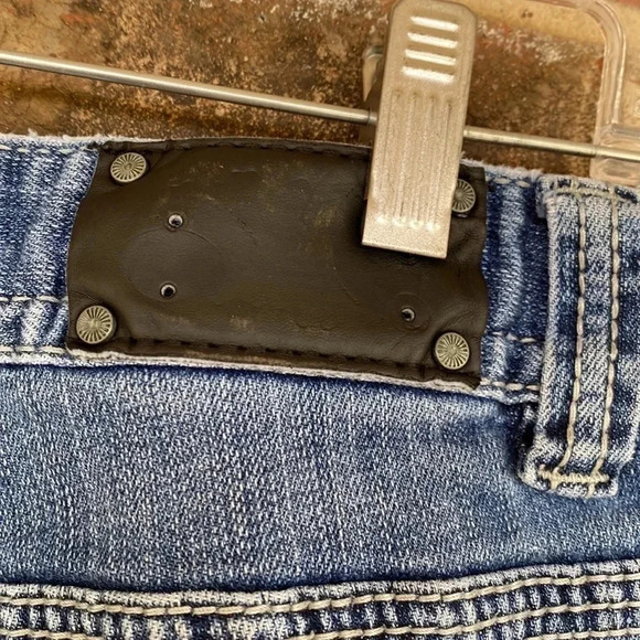 Rock and Roll Cowgirl Low Rise Blingy Bootcut Jeans - Picture 9 of 11